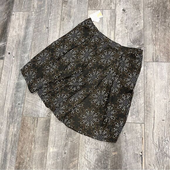 LuLaRoe Madison floral Patterned Skater style‎ plus size stretchy Skirt size 3XL - Picture 4 of 10